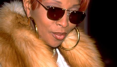 Mary J Bliges 22 Most Classic Looks Over The Years Photos 939 Wkys