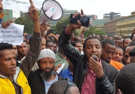 Ethiopian Muslim Protesters Call For Justice After Several Mosques Set