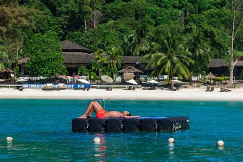 Location perhentian island resort is situated on the east coast of peninsular malaysia, between kelantan and terengganu. Perhentian Island Resort - HolidayGoGoGo - Island, Beach ...