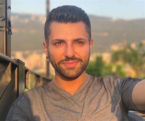 اعلامي لبناني يعلن مثليته الجنسية لأنه سئم العيش بطريقة معيّنة لإرضاء الآخرين انوثة