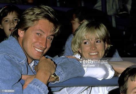 Wayne Gretzky Janet Jones Photos And Premium High Res Pictures Getty