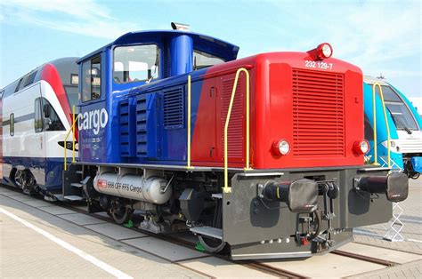 Modernisierte Diesellokomotive der SBB CARGO eingestellt mit der Nr - Karow900.startbilder.de