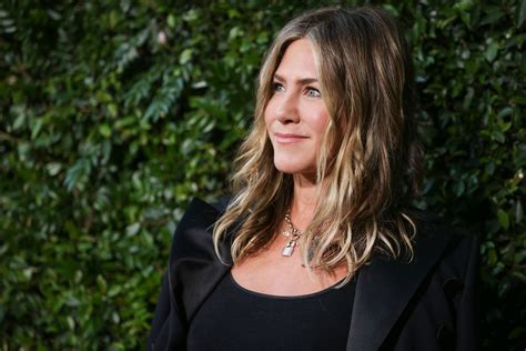 Jennifer Anistons Colorist Shares His At Home Hair Color Tips