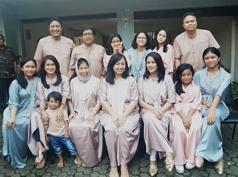 Tags baju lebaran keluarga artis baju lebaran keluarga anang ashanty baju lebaran keluarga warna biru baju kompak sahabat jual baju seragam keluarga untuk pesta model baju seragam keluarga untuk perkawinan baju lebaran keluarga warna biru gambar baju sarimbit keluarga baju lebaran. Baju Lebaran Keluarga Artis » 2021 Ramadhan