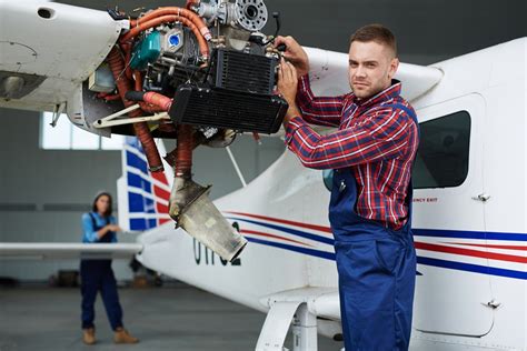 Aircraft Mechanic Salary How To Become Job Description And Best Schools