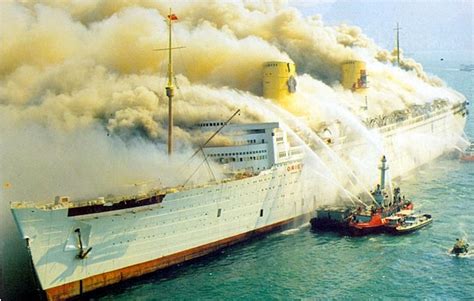 Ocean Liner Queen Elizabeth Sinks In Hong Kong Harbour 1972 928 X 590 Rhistoryporn