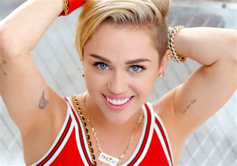 Miley Cyrus Selfie Telegraph