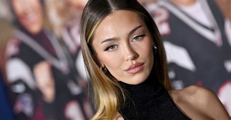The Ultimate Guide To Model Delilah Belle Hamlins Beauty Routine