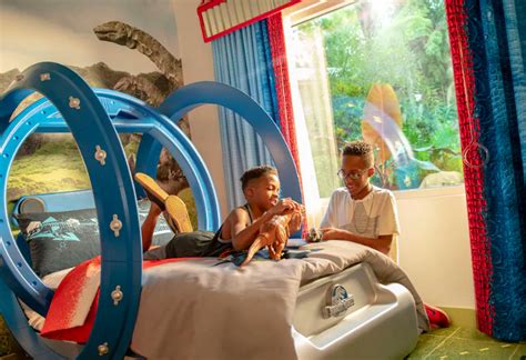 Go Inside A Jurassic World Themed Hotel Room At Universal Orlando Allears