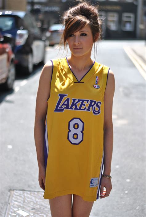 There was that 1 laker fan in the 2019 finals at the warriors always wearing purple lebron jersey near the raptors. Lakers Jersey Outfit - Hamadasa