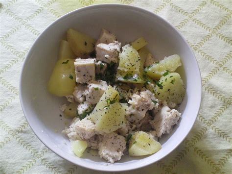Tagliare a cubetti il filetto di merluzzo e cuocere anch'esso al vapore. Anna in Casa: ricette e non solo: Insalata di merluzzo e ...
