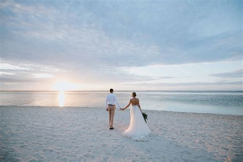 Formación Matrimonial En Agosto Y Junto A La Playa