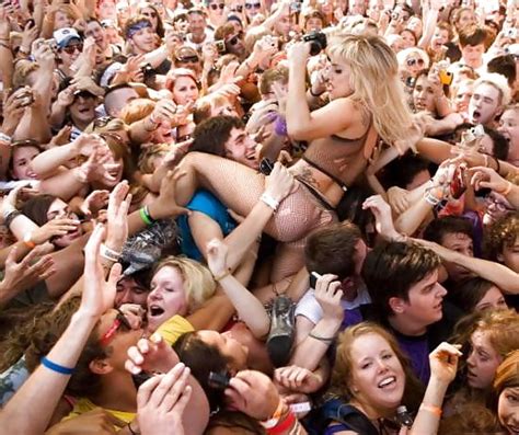 Groped In The Crowd Porn Pictures Xxx Photos Sex Images 1308264 Pictoa