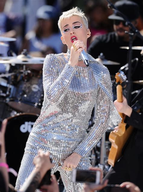 katy perry s pants ripped during her live stream concert and she handled it like a pro her campus