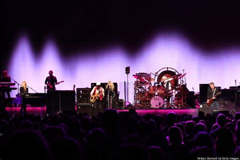 40 Years Later Fleetwood Mac Is Still Touring Let Them Tell You Why