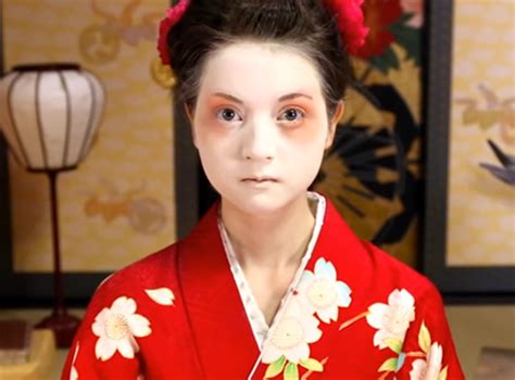 Japanese women outside of these artistic occupations however also used makeup to enhance their features. How to apply traditional Japanese geisha makeup ...