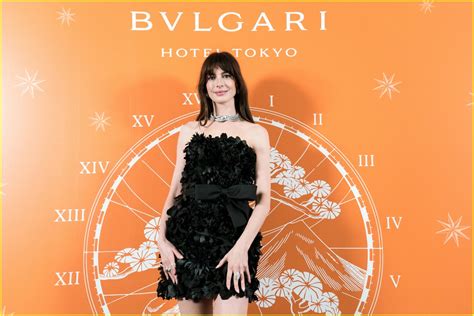 Anne Hathaway Stars In New Versace Campaign Travels To Tokyo For
