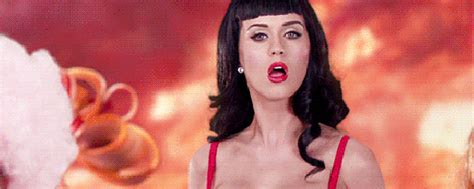 Katy Perry Breaks World Record Reaching 90 Million Twitter Followers