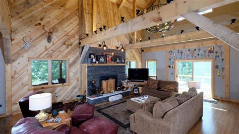 Ponderosa Country Barn With Beautiful Sceened In Porch