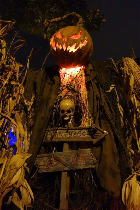 halloween scarecrow haunt nation halloween props diy scary halloween decorations halloween