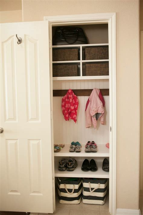 Corral your belongings with baskets. This coat closet makeover is giving me ideas for our coat ...