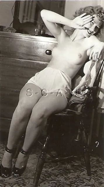 ORG VINTAGE 1940S 50S Sepia Nude RP Skinny Brunette Takes Off Bra