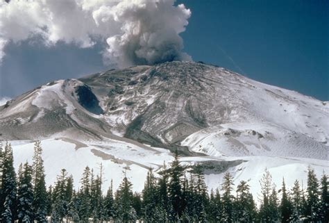 Filemsh80 Early Eruption St Helens From Ne 04 10 80 Wikimedia