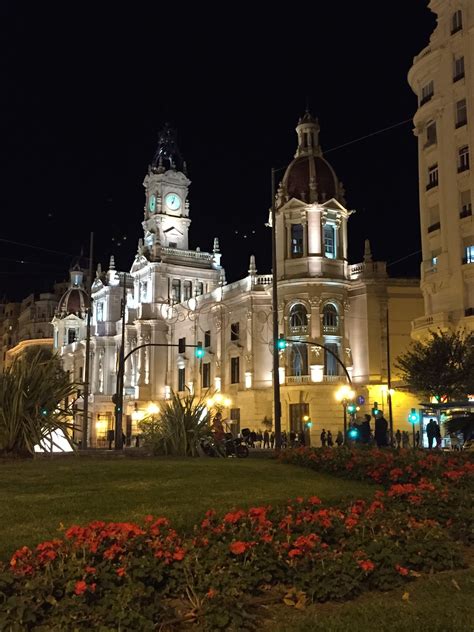 Las Labores De Mercedes De Paseo Por Valencia