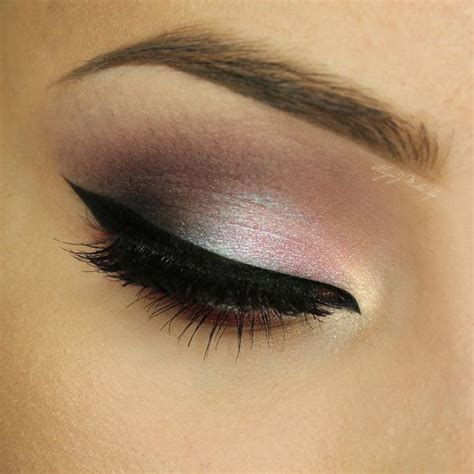This won't necessarily make your fingers appear thinner or slimmer, but it may. How to Use Makeup to Make Your Face Look Thinner - Pretty ...