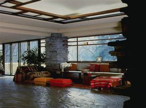 Being a giggling geek about famous architecture, i've ogled photos for years of frank lloyd wright's fallingwater house, perhaps the most renowned building in america. Fallingwater Haus - Daten, Fotos und Pläne - WikiArquitectura