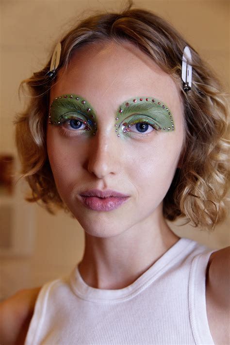 Marc Jacobss Spring 2020 Beauty Look Was An Ode To Individuality