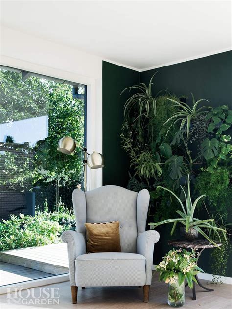 Love The Green Wall With Plants Interior Wall Paint Interior Plants