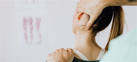 Kako Si Pomagati Pri Bole Inah V Vratu