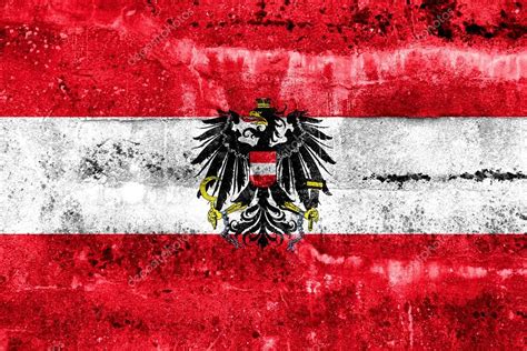 Find images of österreich flagge. Österreich Flagge auf Grunge Wand gemalt — Stockfoto ...