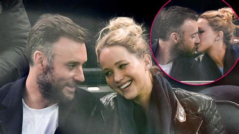 Jennifer Lawrence Cooke Maroney Caught Kissing In Nyc Marriage Bureau