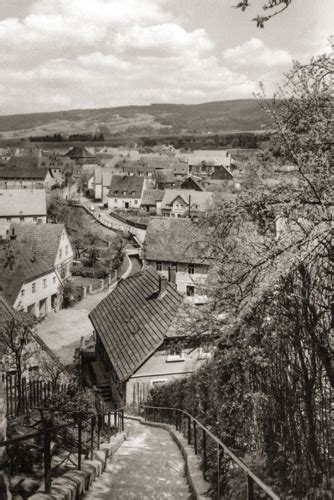 Der exzentrische designer ist für sein schräges aussehen bekannt. Weidenberg früher und heute