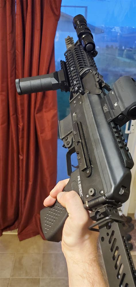 I'm not sure what to think of the offset grip. Tarkov why did you lie