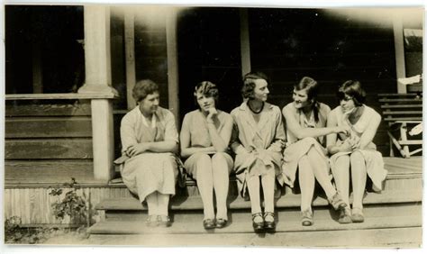 1929 Photo OR Oregon Stayton 5 Women Teachers Sitting On Porch Amundson