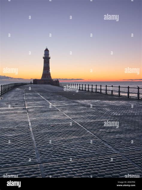 Roker Pier Sunderland Hi Res Stock Photography And Images Alamy