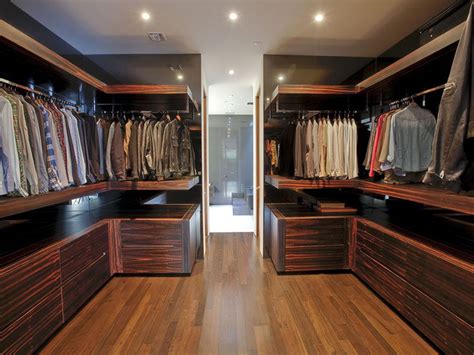 15 Examples Of Walk In Closets To Inspire Your Next Room Make Over