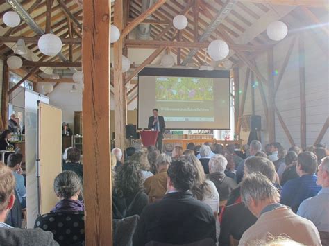 ❇natürlich mehr erleben❇ eine stadt im einklang mit der natur und ihrer ganz eigenen geschichte, umgeben von der einmaligen kulturlandschaft der schwäbischen alb, deutschlands. Erstes Zukunftsforum Biosphärengebiet Schwäbische Alb fand ...