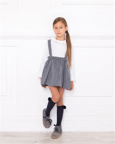 Pues estás de suerte, ¡aquí van! Falda Gris Outfit - Ken Chad Consulting Ltd