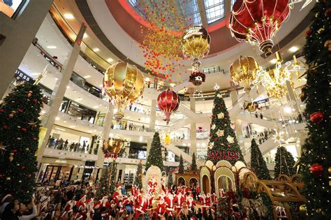 Shop for christmas tree decorations online at best prices in india. Here's How 15 Shopping Malls In Malaysia Have Decked Out ...