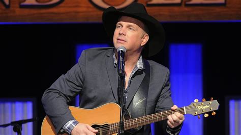 Why Garth Brooks Isnt Playing Trumps Inauguration