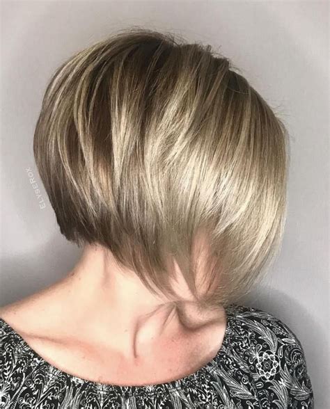 Contemporary women can choose among medium bob hairstyles with bangs, choppy or messy bobs, short layered or curly bob hairstyles. Pin on Haare