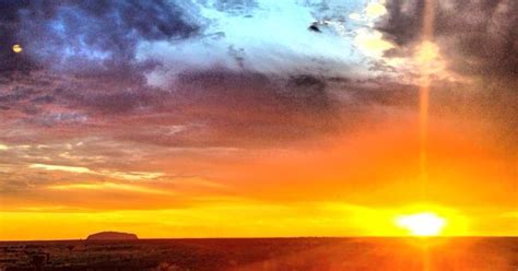 Early Morning Sunrise Photo Of Uluru Australia Pinterest