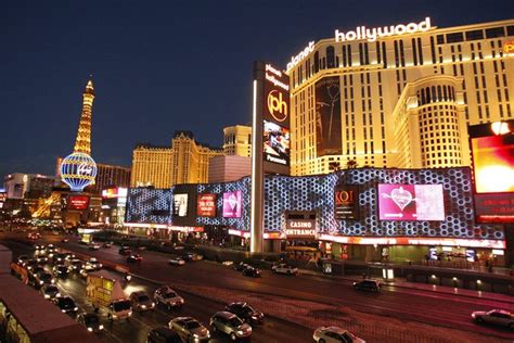 topless vegas showgirls bobs and vagene