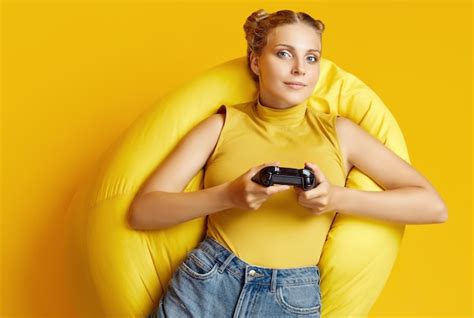 Free Photo Portrait Of Gorgeous Happy Gamer Girl With Pink Hair