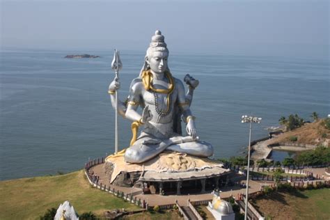 Shiva is a hindu deity worshipped by shaivaites in india as the destroyer of ignorance spread all across the universe. HINDU GOD WALLPAPERS: Murudeshwar Temple - Karnataka