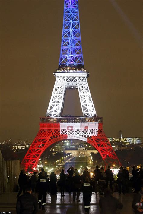 طالع تعليقات وصور المسافرين عن برج إيفل في باريس، فرنسا. بالصور: برج ايفل مضاء بالعلم الفرنسي تكريماً لضحايا "هجمات ...